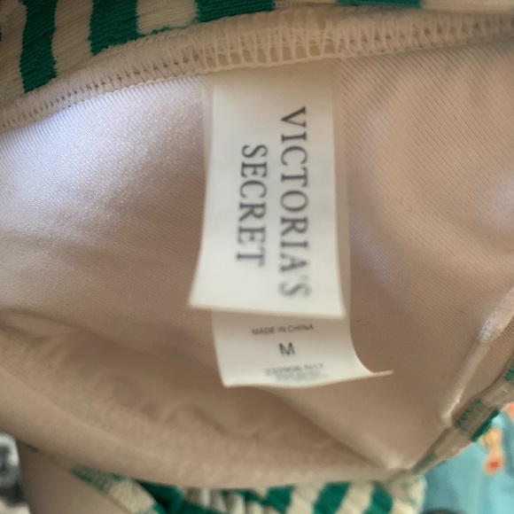 Victoria’s Secret size M swim top - Picture 3 of 3